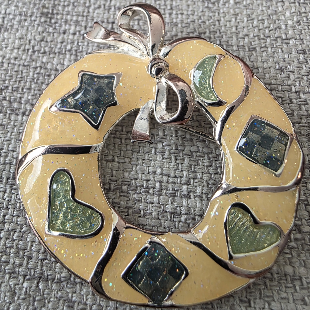 Elegant Yellow and Green Pendant - Picture 2 of 3